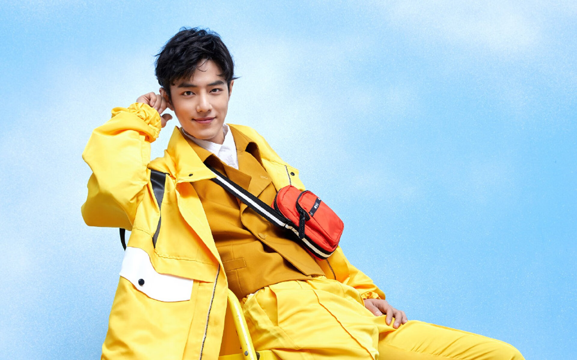 在与雷霆的比赛中，库里多次“空中飞人”般投中远距离三分，成众人焦点！