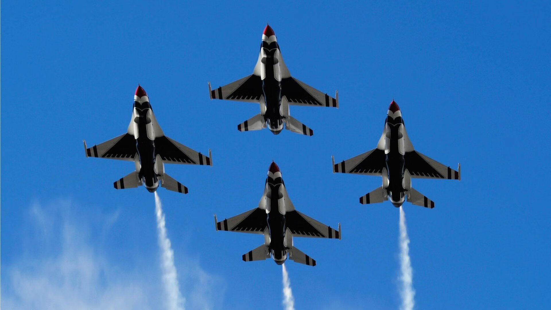 开云体育视频直播-_登山徒步赛事：踏上人生巅峰之旅_，徒步登山图片大全